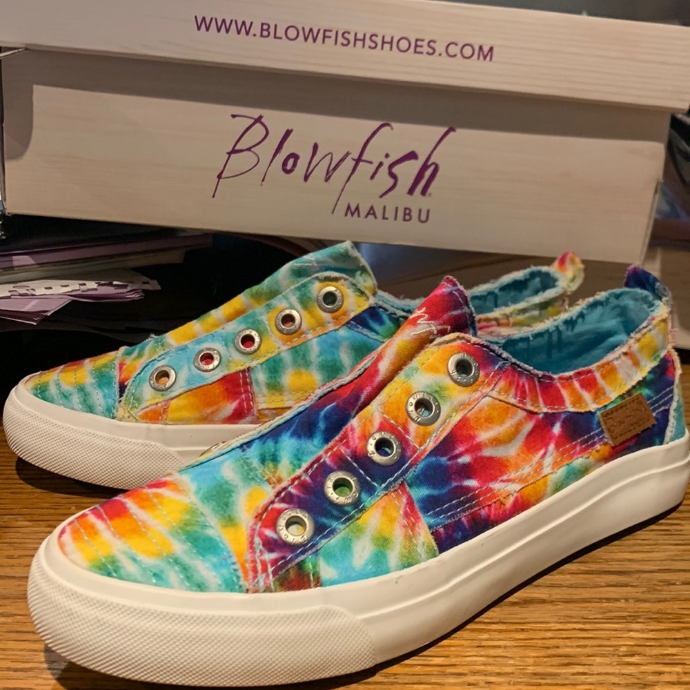 New in box sneakers ladies 7.5